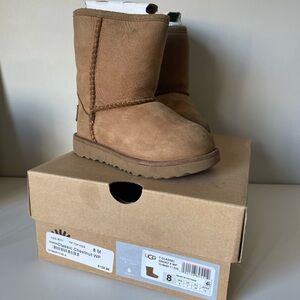 Classic Ugg Short II in Chestnut (toddler size 8)